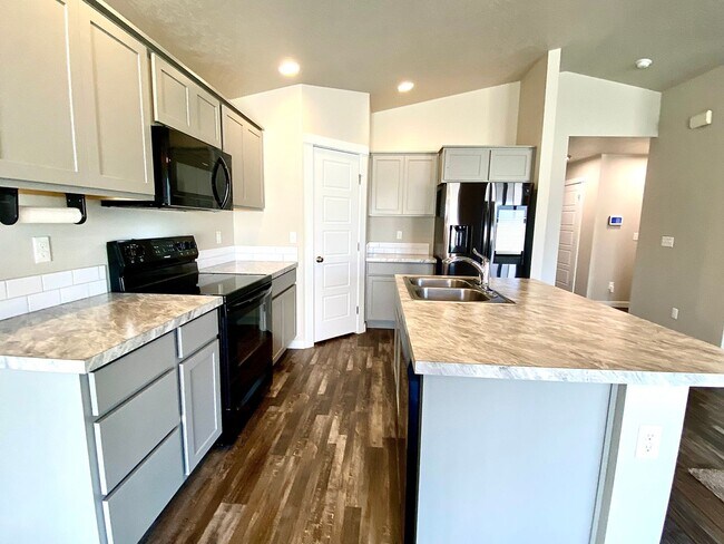 Building Photo - 3 Bedroom 2 Bath  PET FRIENDLY home in SW ...