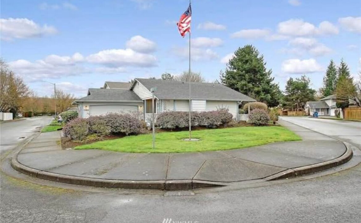 Building Photo - 15464 Chestnut Dr SE