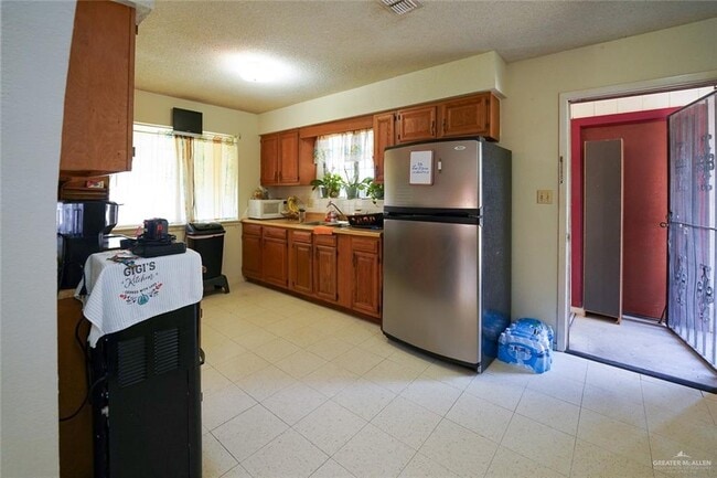 Building Photo - 27 Minnie Ave