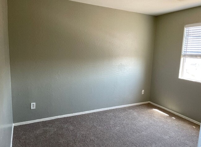Building Photo - FREE RENT INTERESTED  3BR  1 BATH  SINGLE FAMILY HOME  BACK UNIT