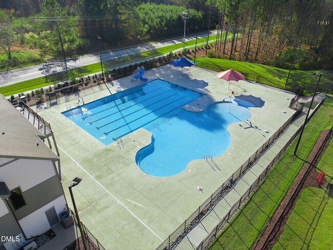 Building Photo - 759 Putney Hl Rd