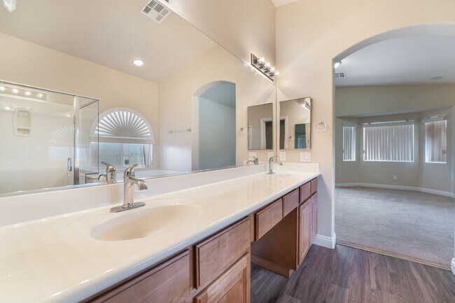 Building Photo - Charming Home with 2 Primary Bedrooms with...