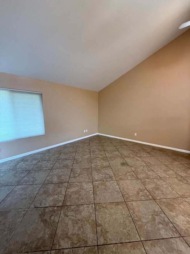 Building Photo - 4BD 2.5BA House located in Vineland Hills of Poway