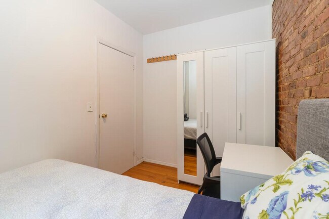 Building Photo - 1814 2nd Ave