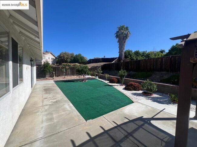 Building Photo - 2352 Whitetail Dr