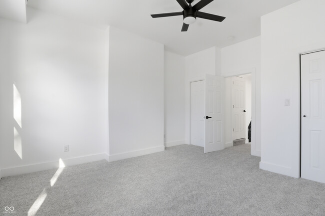 Building Photo - 29 N State Ave