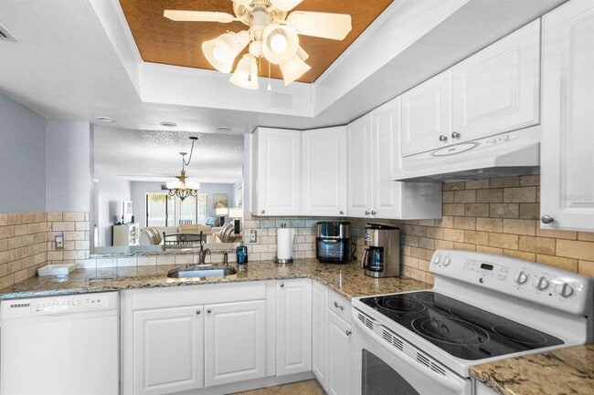 Building Photo - 719 Pinellas Bayway S