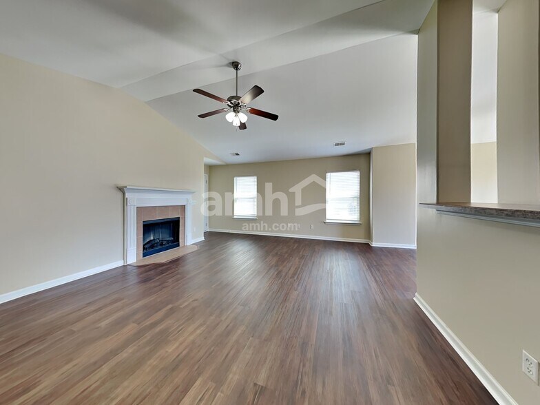 Building Photo - 117 Lakepointe Dr