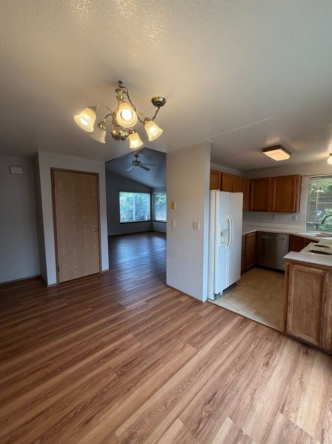 Building Photo - 1474 Diamond Rd SE