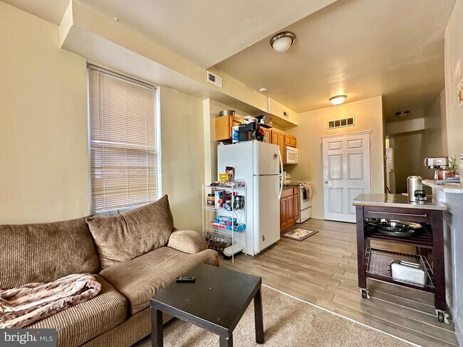 Building Photo - 1429 W Norris St