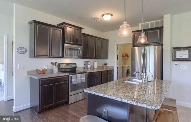 Building Photo - 670 Whitetail Dr