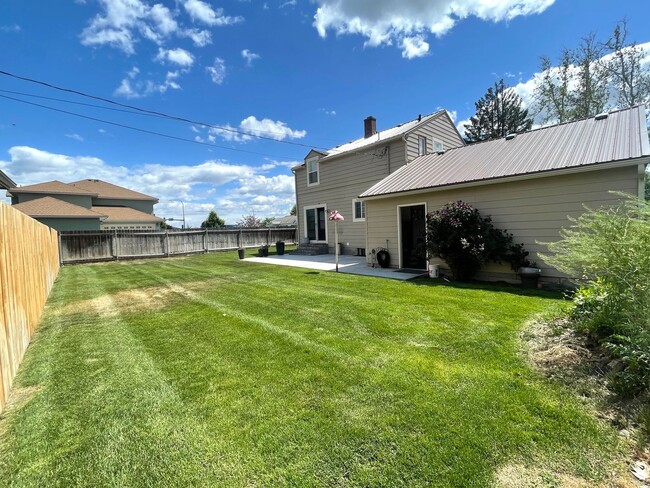 Building Photo - Beautifully Updated 4-Bedroom Home in the Heart of Richland