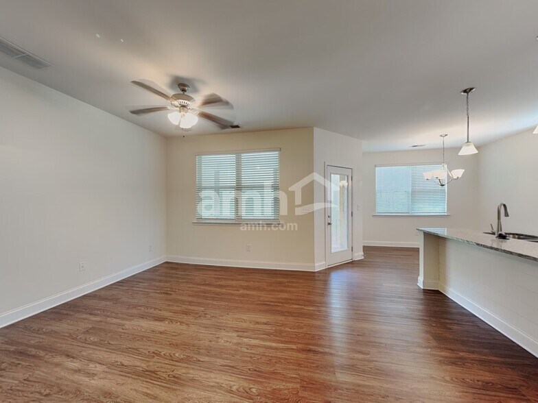 Building Photo - 1221 Bordeau Way