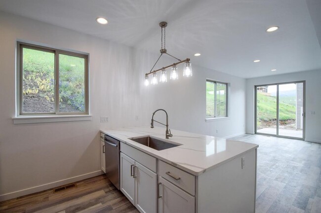 Building Photo - New South Hills Duplex Stunner!