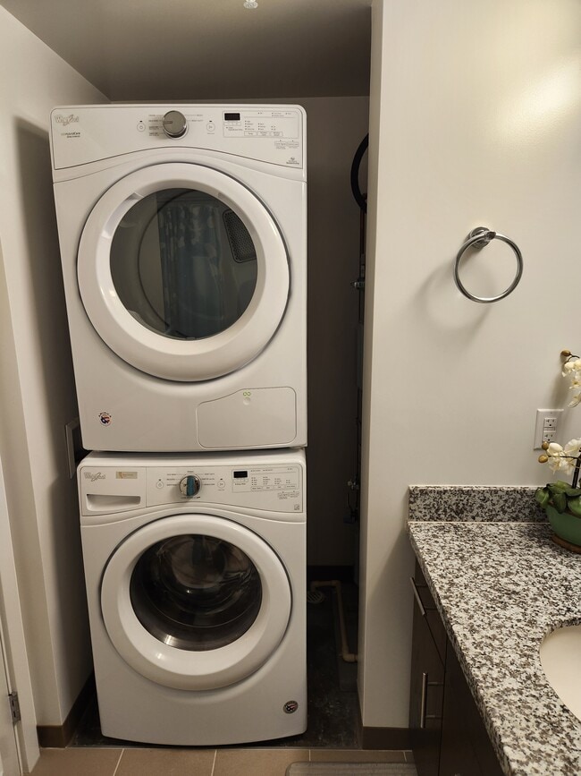 Building Photo - 988 Halekauwila St