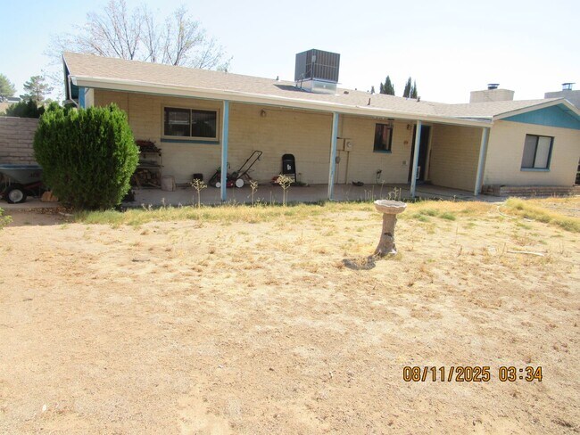 Building Photo - 3 bedroom 2 bathroom 2 car garage