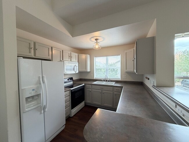 Building Photo - Remodeled Top-Level Condo in Pool Community Near Shopping & Dining