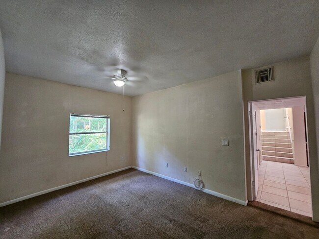 Building Photo - 6 Bedroom/3 Bath home in Black Acres