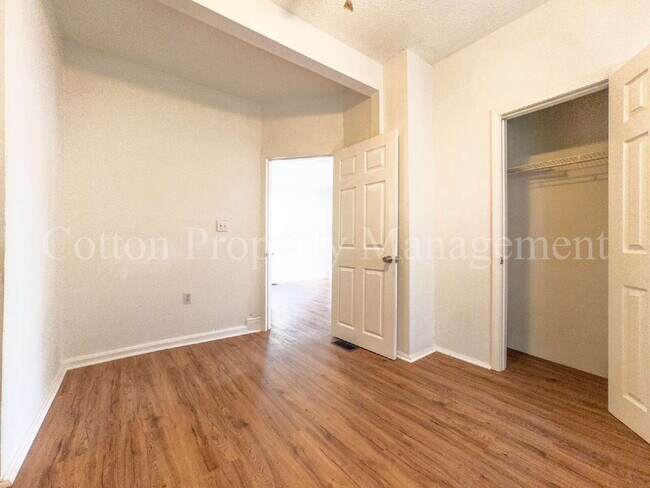 Building Photo - 923 N 5th Ave