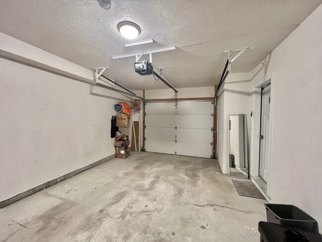 Building Photo - 32 Sugar Maple Ln