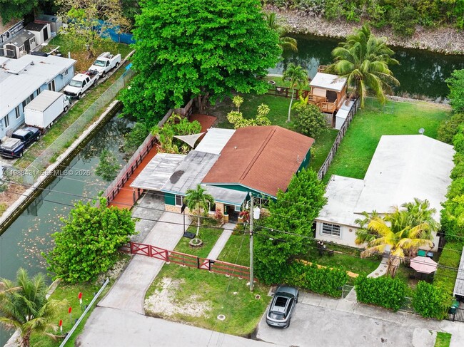 Building Photo - 7245 S Waterway Dr