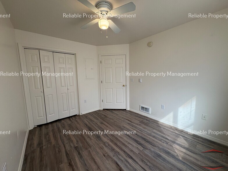 Building Photo - 230 W Anderson St