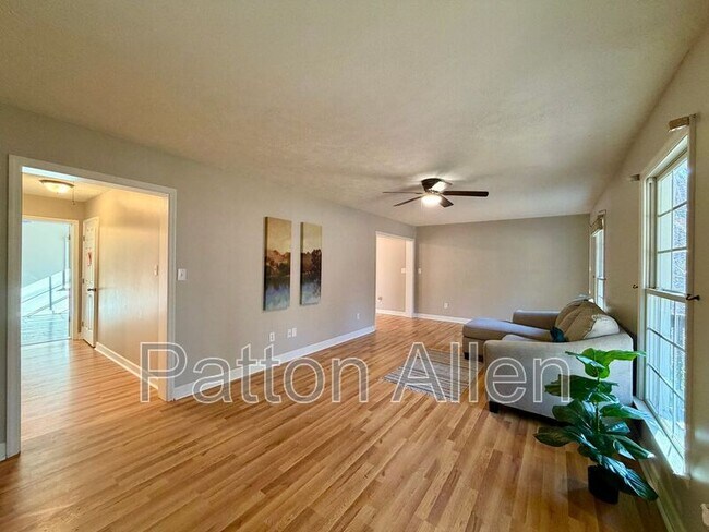 Building Photo - 689 New Haw Creek Rd