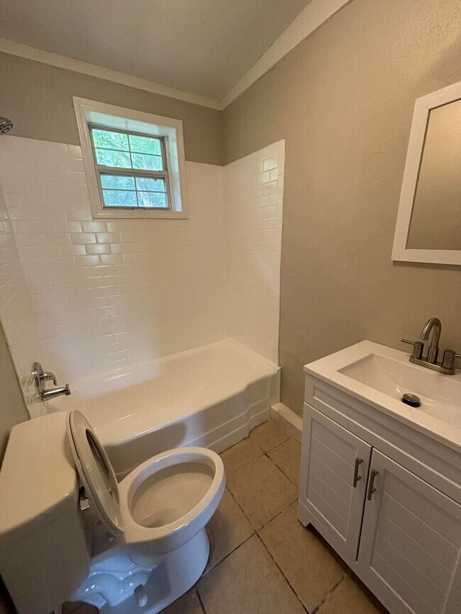 Building Photo - 650 Blakely Ave