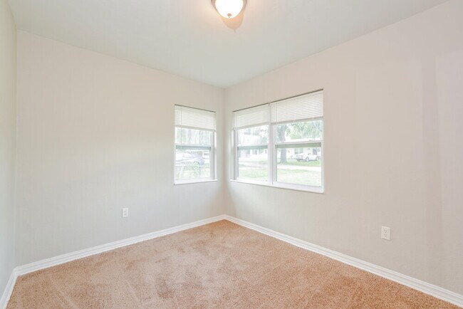 Building Photo - 321 W Dicie Ave