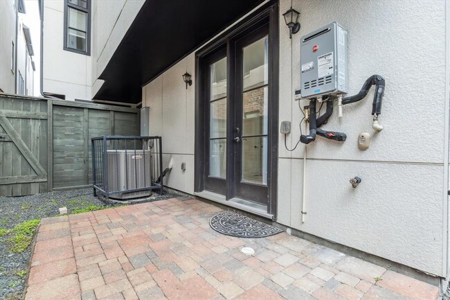 Building Photo - 3917 Gramercy St