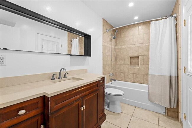 Building Photo - Updated 3-Bedroom Pool Home with Open Layo...