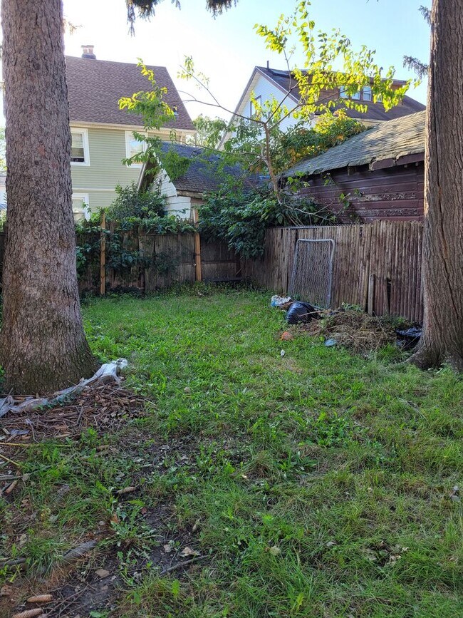 Building Photo - 24 Valley St