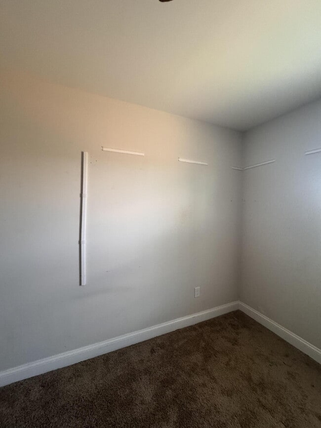 Building Photo - Sign a 12-month lease now and receive the ...