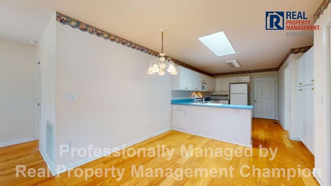 Building Photo - Vintage 3 Bedroom 2 Bathroom in the coveted Fairfield Harbour Subdivision!