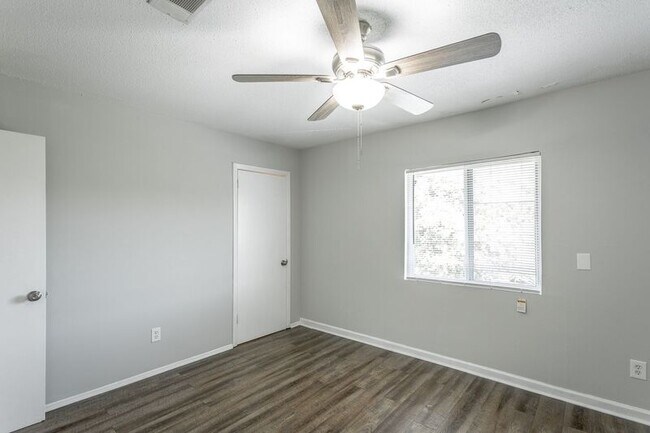 Building Photo - 4405 Delashmitt Rd