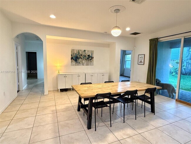 Building Photo - 1740 NW 21st St