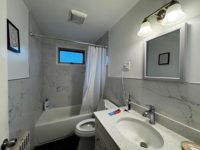 Building Photo - 42 Florence St