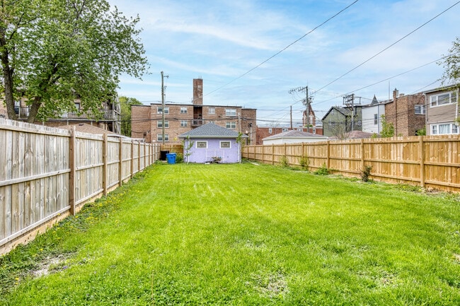 Building Photo - 434 N Pine Ave