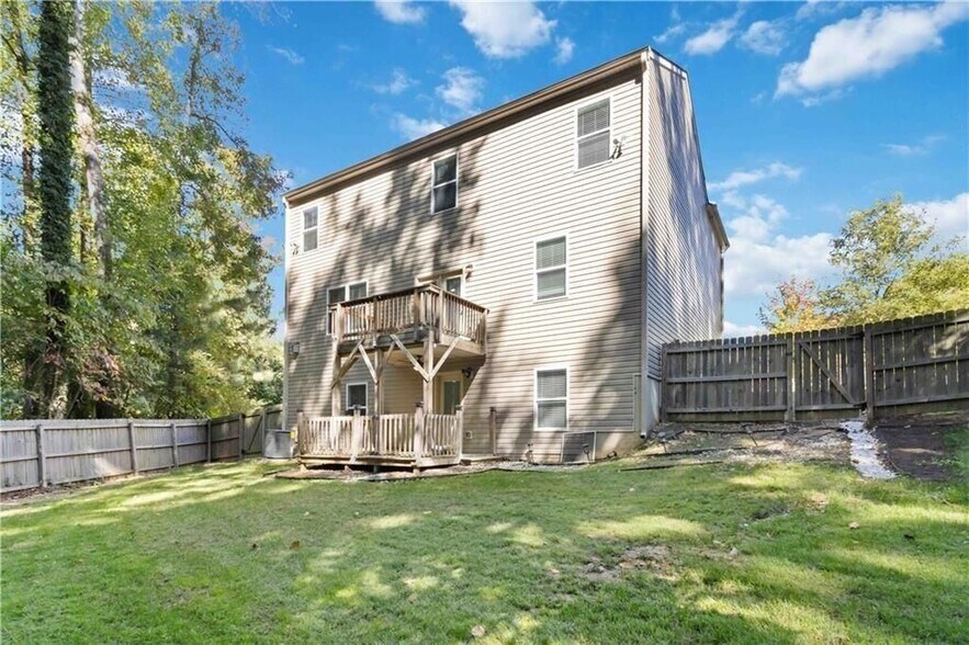 Building Photo - 100 Heritage Club Cir