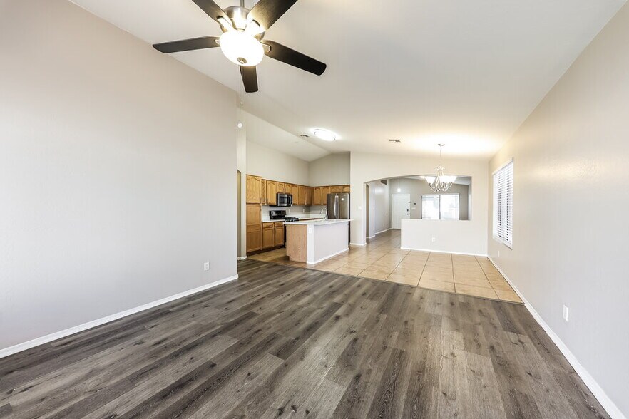 Building Photo - 13286 W Acapulco Ln