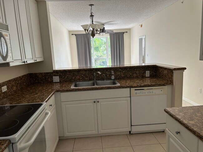 Building Photo - 26 Royal Palm Way