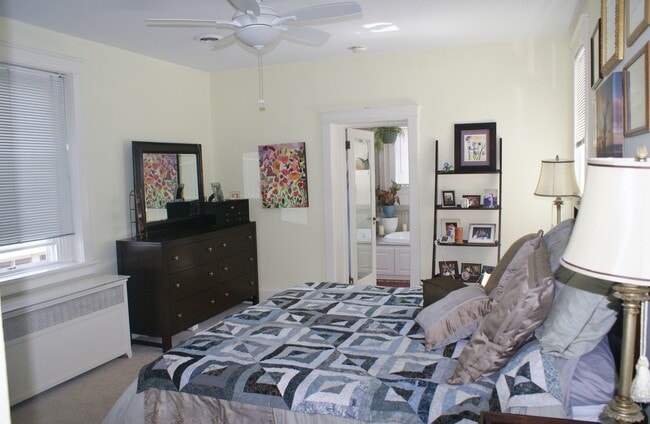 Building Photo - Fantastic Four Bedroom Home in Museum Dist...