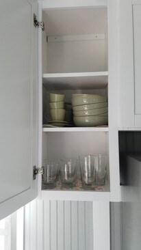 Comes complete with dishes - 1294 Glendale Ave