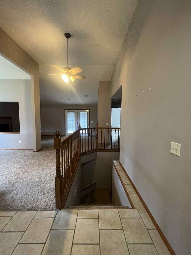 Building Photo - CARTHAGE: BEAUTIFUL 2,864 SQFT 5 BEDROOM /...