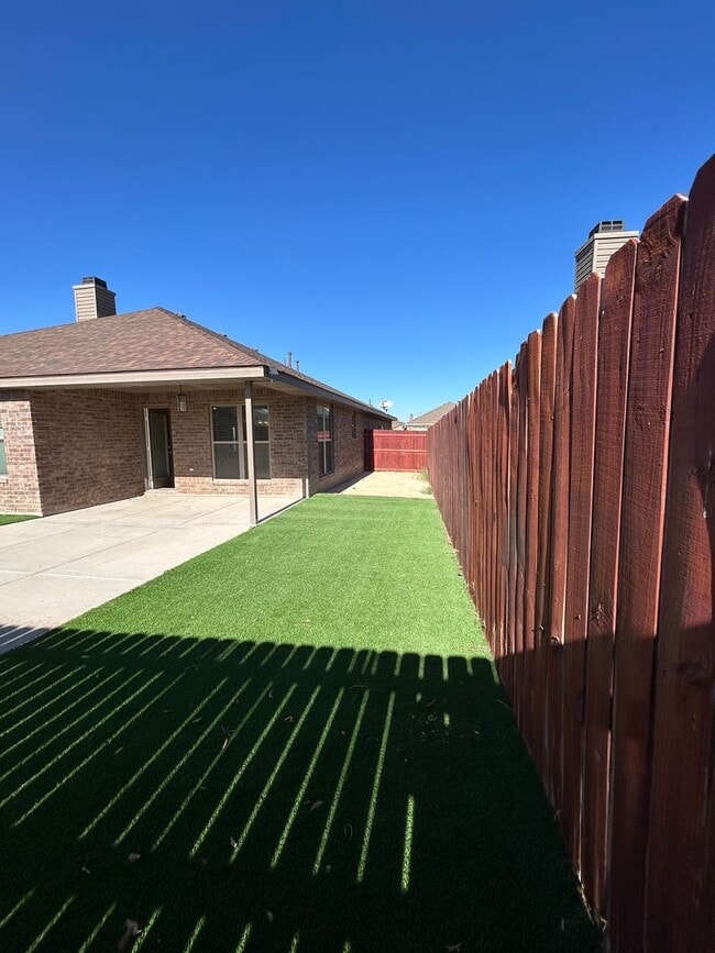 Building Photo - Beautiful 4 Bedroom Home in Northpark!