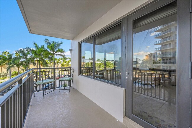 Building Photo - 3800 Galt Ocean Dr