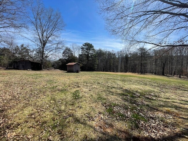 Building Photo - Country Home in Bedford County