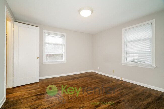 Building Photo - Two Bedroom Retreat with Hardwood Floors and Style