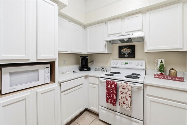 Building Photo - 2801 Chancellorsville Dr