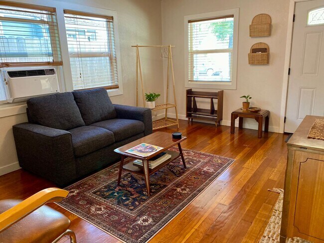 Building Photo - Available May 1st!  Bright Charmer in downtown Chico